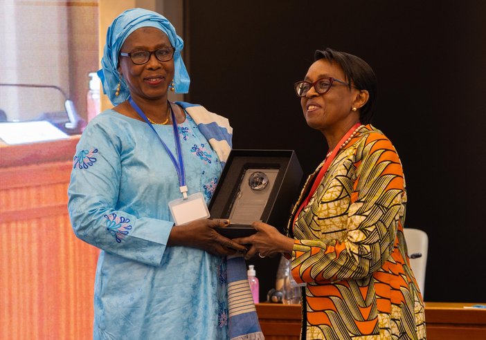 Dr Isatou Touray awarding Dr Moeti the leadership award